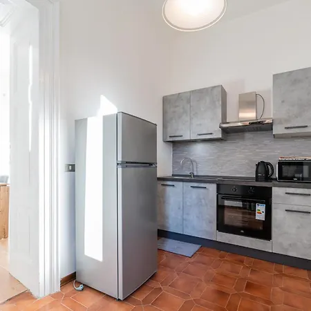 Centro Storico & Nascondiglio A Desenzano デセンツァーノ・デル・ガルダ